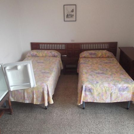 Отель Hostal Alocs Es Figueral Экстерьер фото